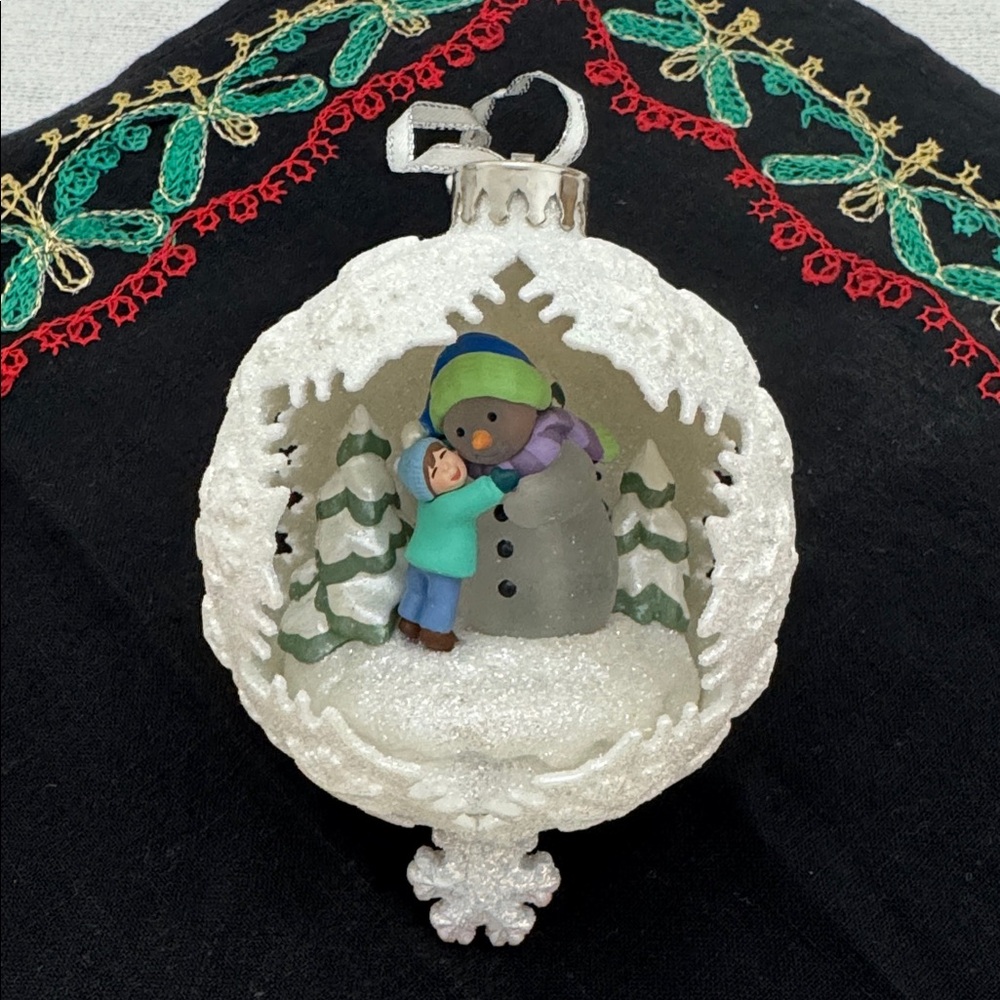 Hallmark Keepsake Snow Day Magic Ornament - 4 “cut outs” so cute (mlb)